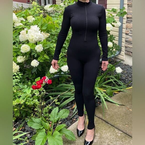 Kimberly C black long-sleeved ribbed jumper stand-up collar front zipper Med